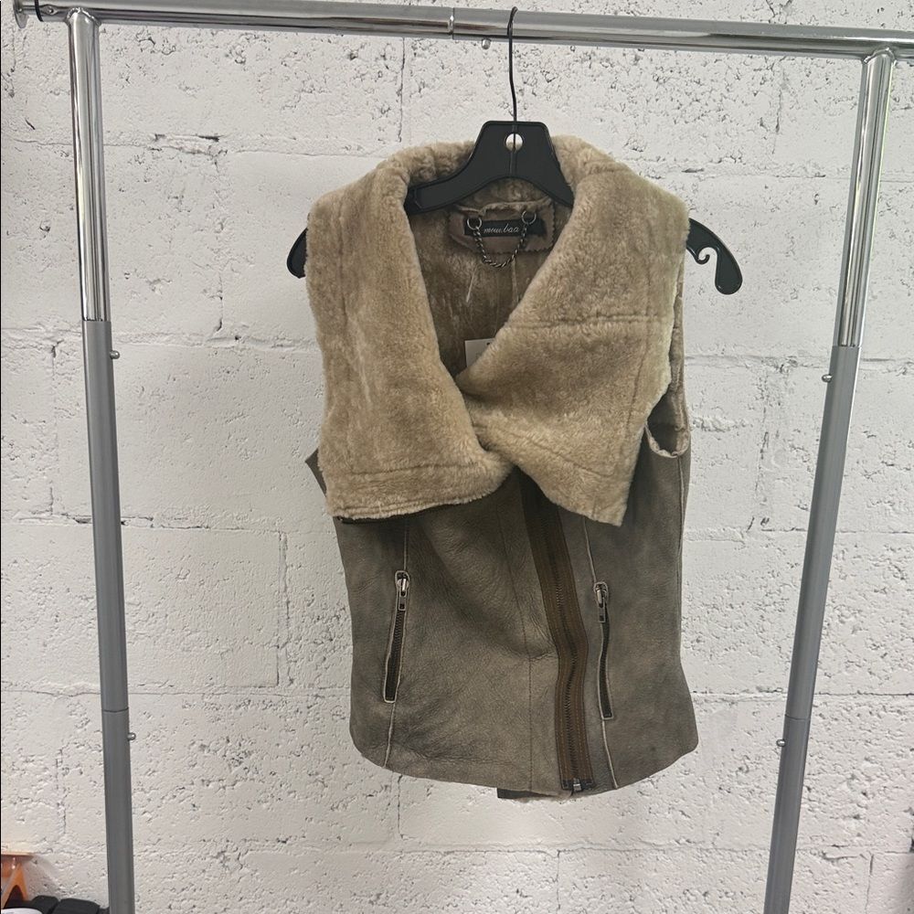 MUUBAA Vest - Leather and Fur Sleeveless Jacket - LIKE NEW - Zip Pockets Size 6